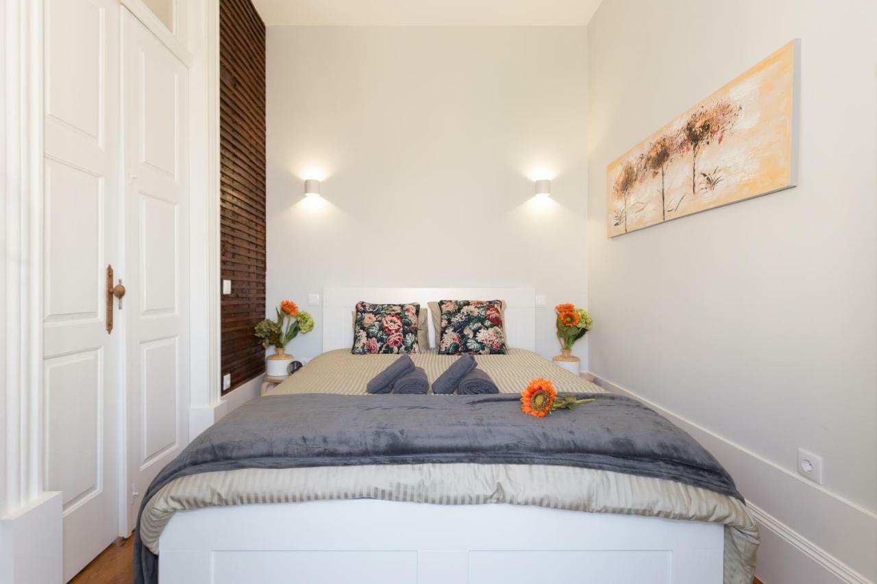 Host Wise - Charming Flat With Netflix - River View Porto Bagian luar foto