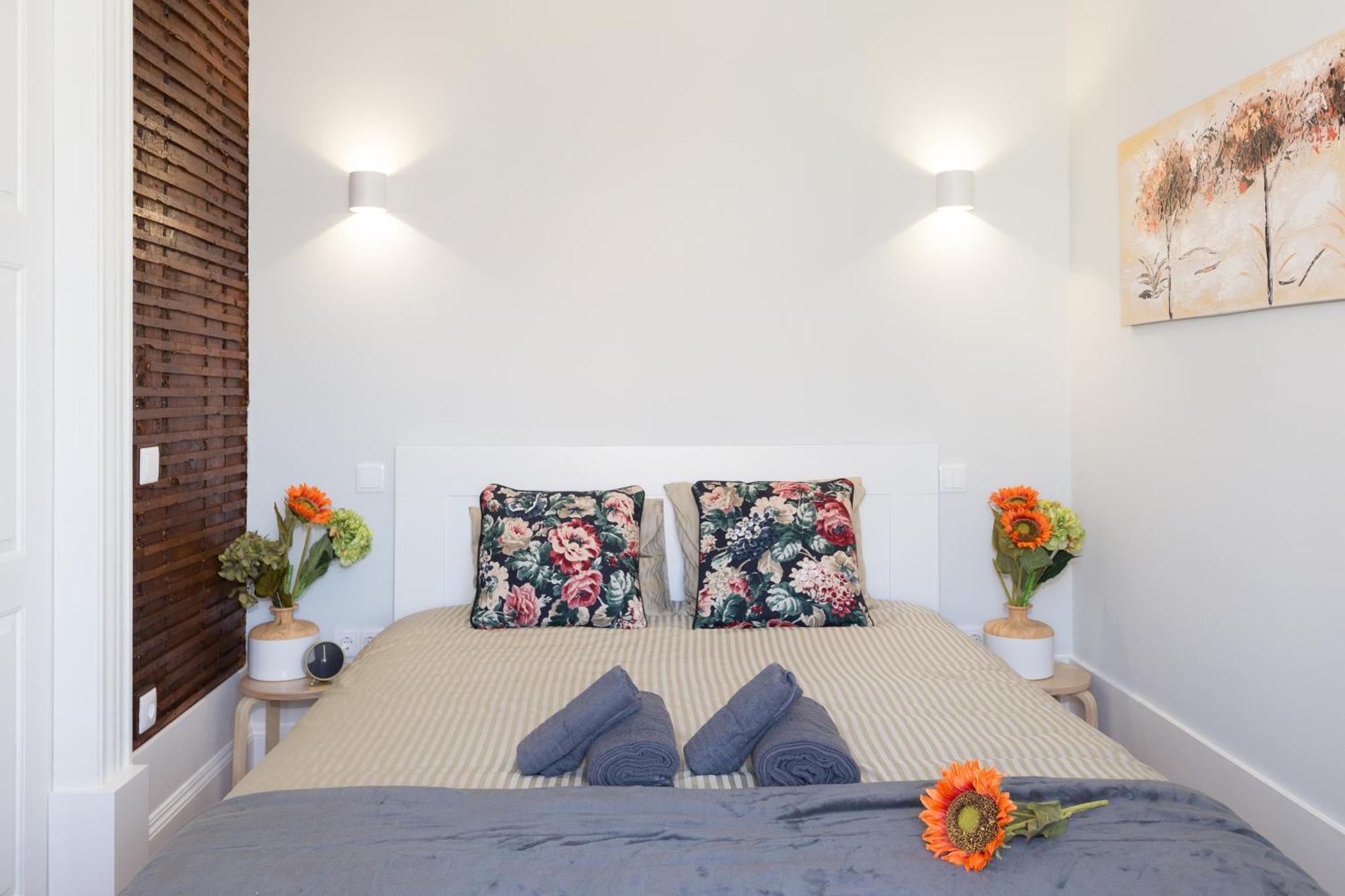 Host Wise - Charming Flat With Netflix - River View Porto Bagian luar foto